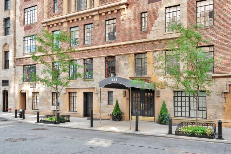 444 52nd Street - Photo 1