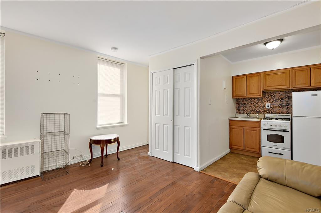 829 Adee Avenue - Photo 1