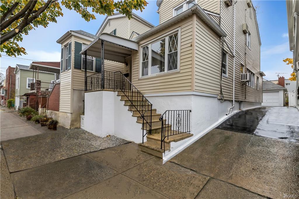 1237 Mayflower Avenue - Photo 1