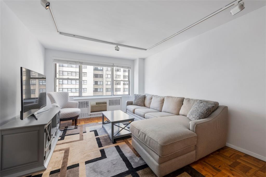 201 37th Street - Photo 1