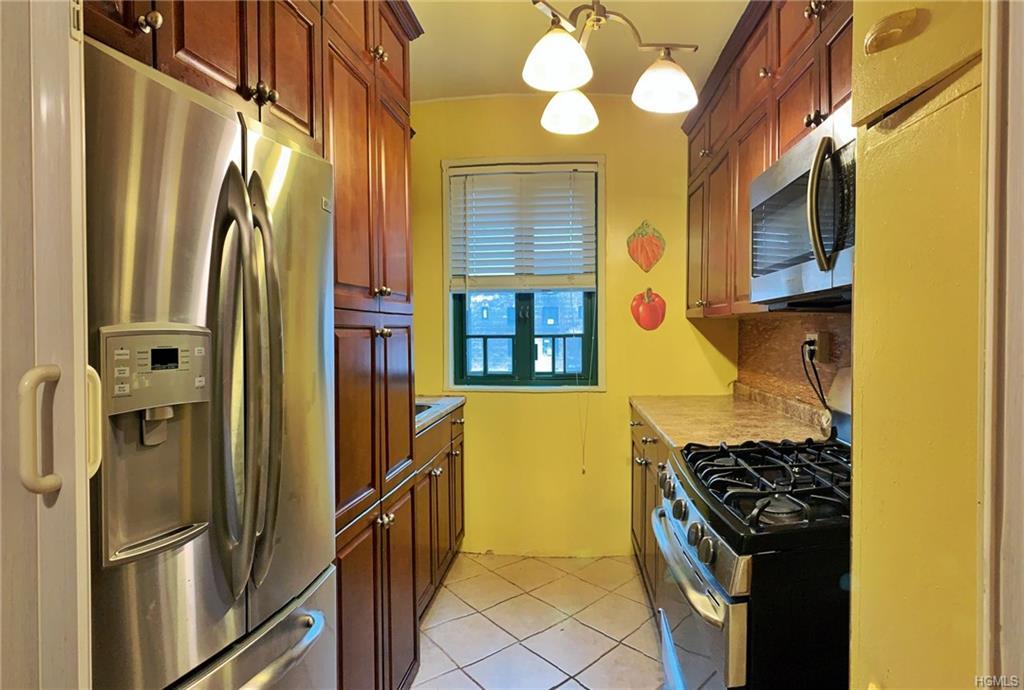 1527 Metropolitan Avenue - Photo 1