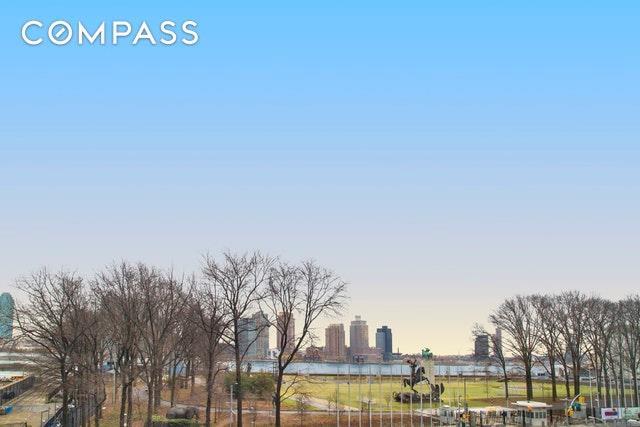 845 United Nations Plaza - Photo 1