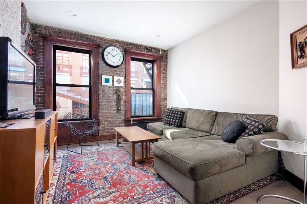 135 Perry Street - Photo 1