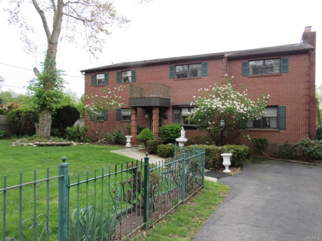 5 Hillside Close - Photo 1
