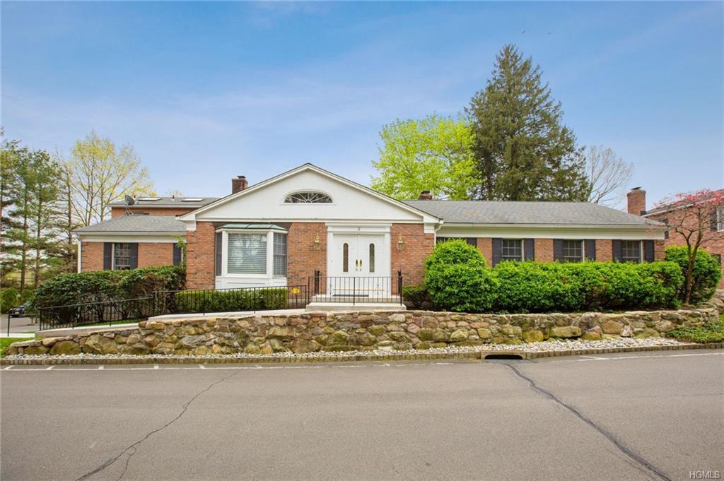 2 Washington Circle - Photo 1