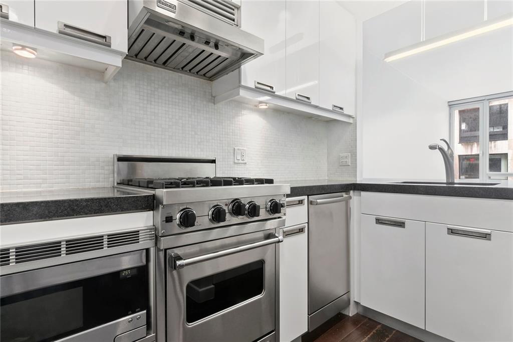 261 28th Street - Photo 1