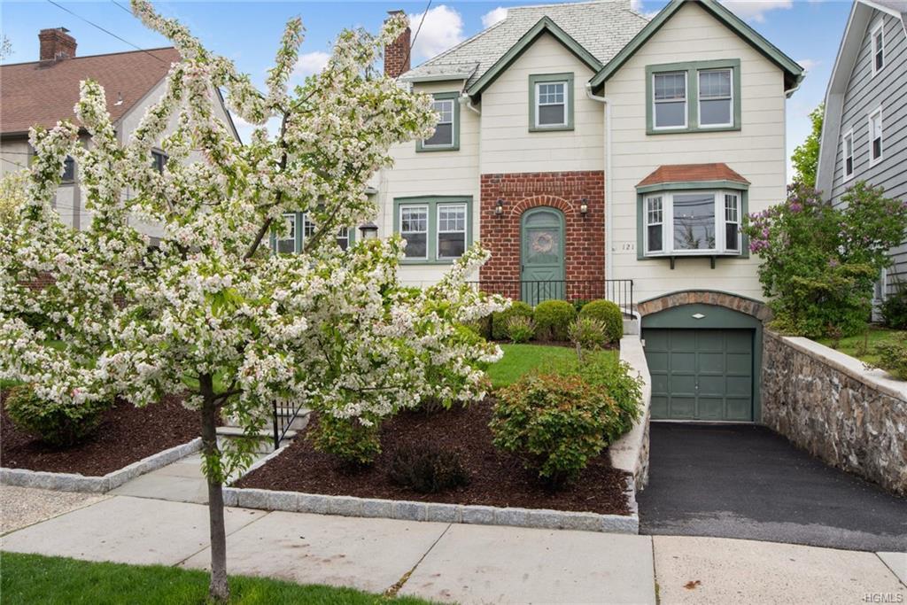 121 Carroll Avenue - Photo 1