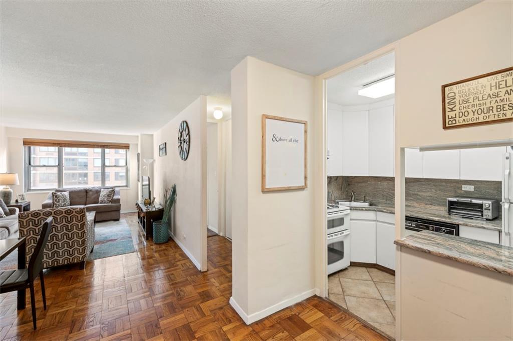 300 40th Street - Photo 1