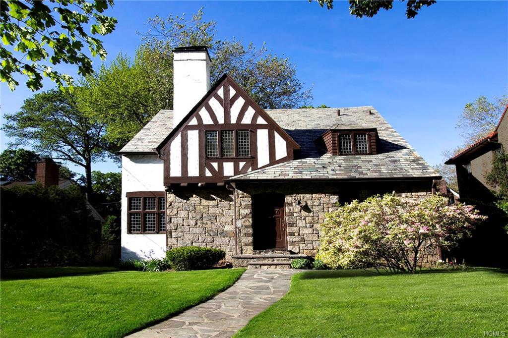 77 Parkway East - Photo 1