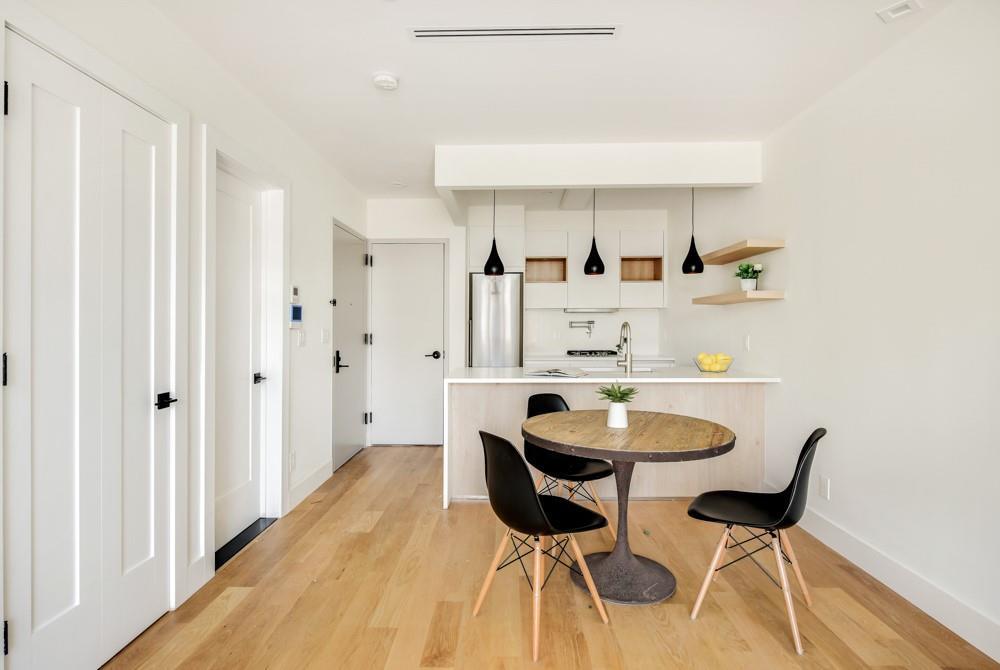 77 Kingsland Avenue - Photo 1