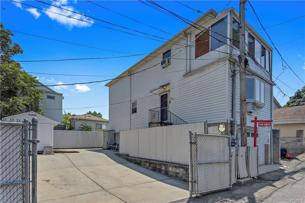 1425 Harding Park - Photo 1