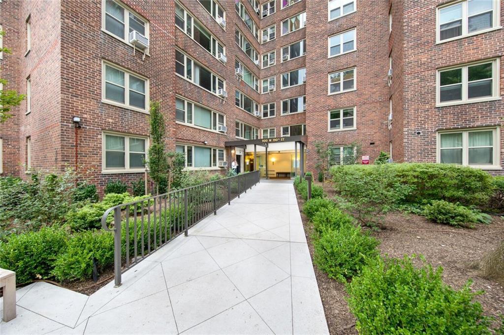 900 190th Street - Photo 1