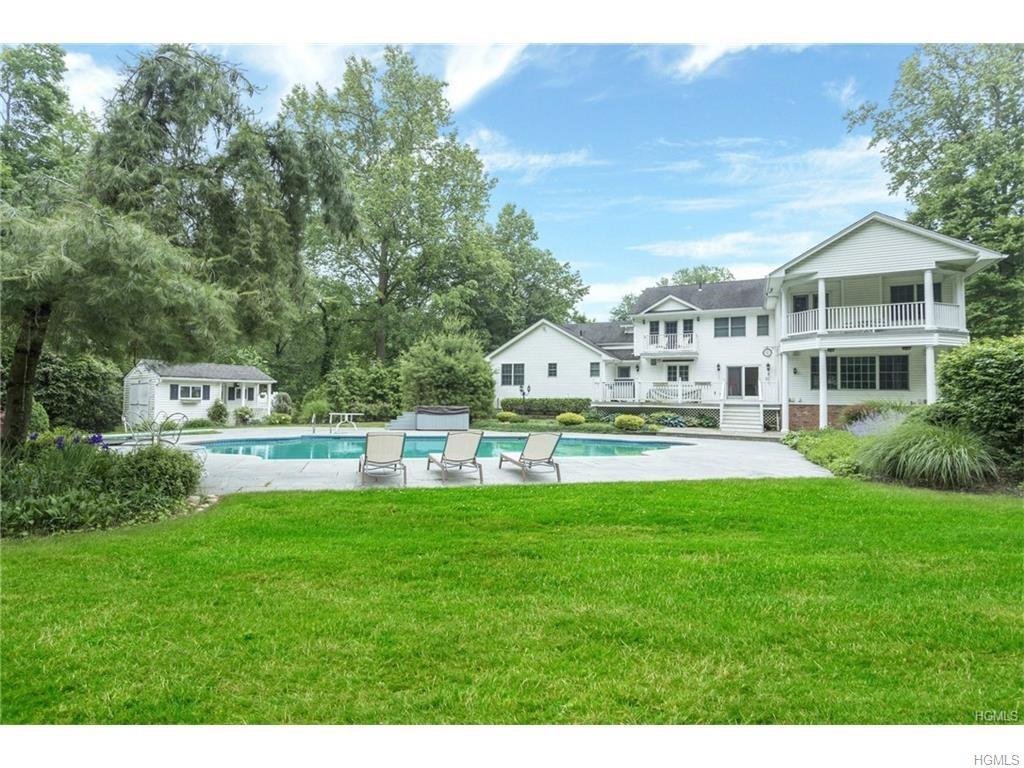 10 Elaine Drive - Photo 1