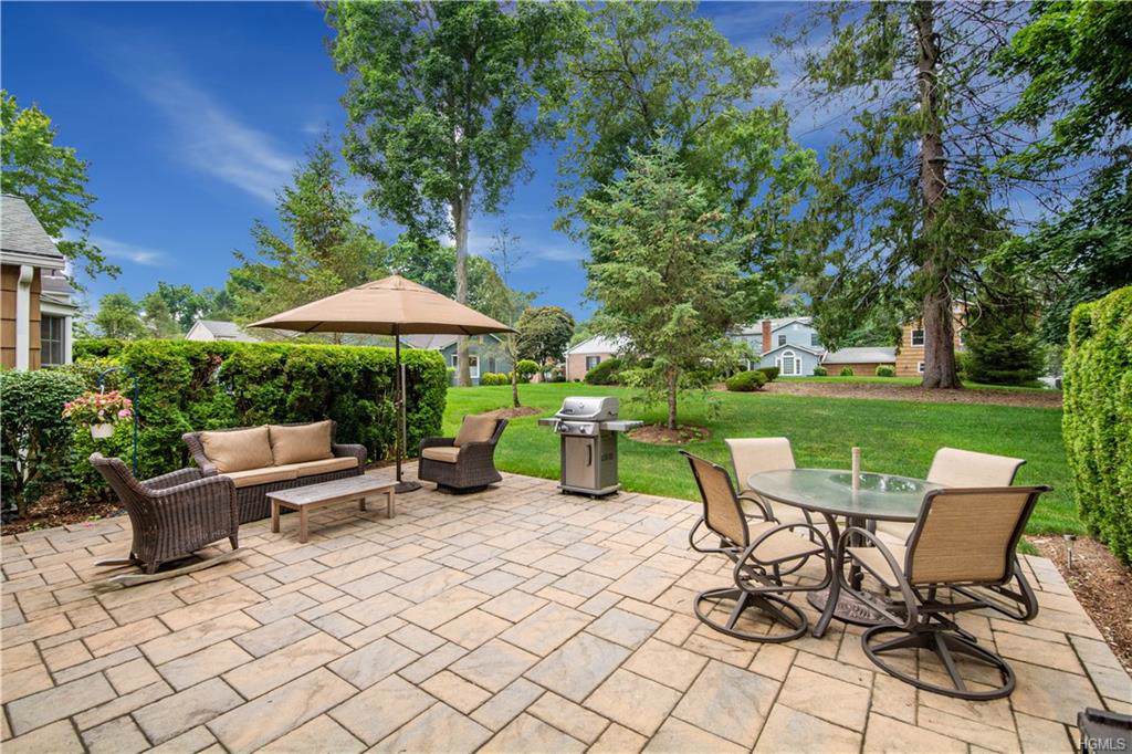 8 Washington Circle - Photo 1