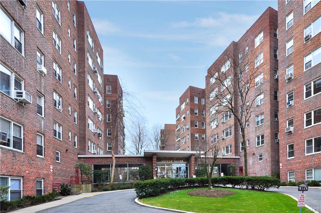 3850 Hudson Manor Terrace - Photo 1