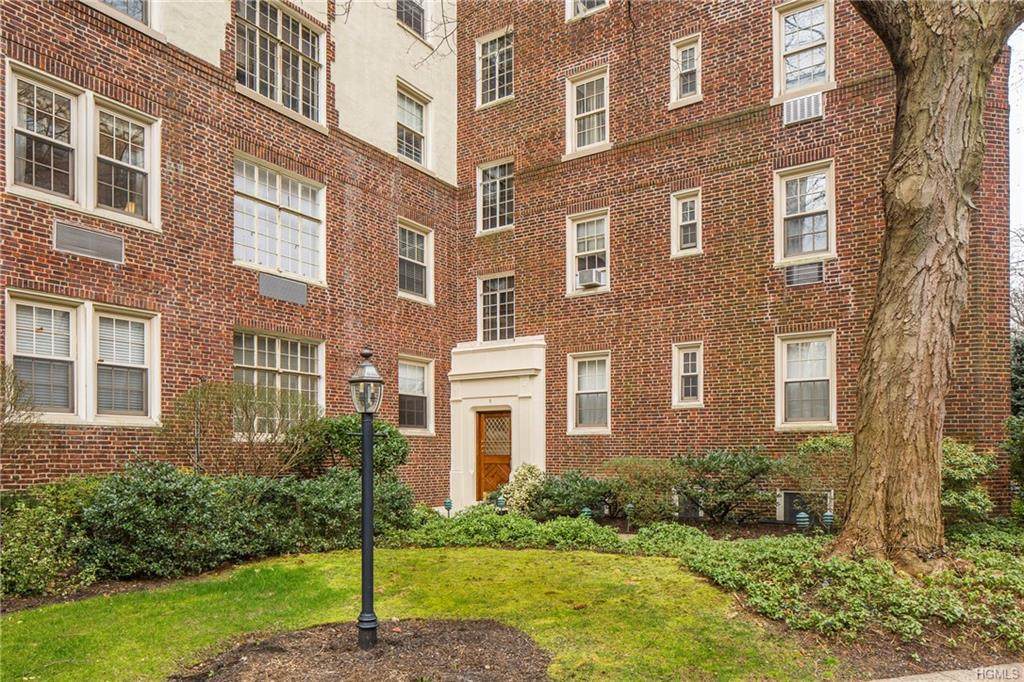 9 Tanglewylde Avenue - Photo 1