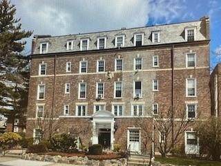 208 Centre Avenue - Photo 1