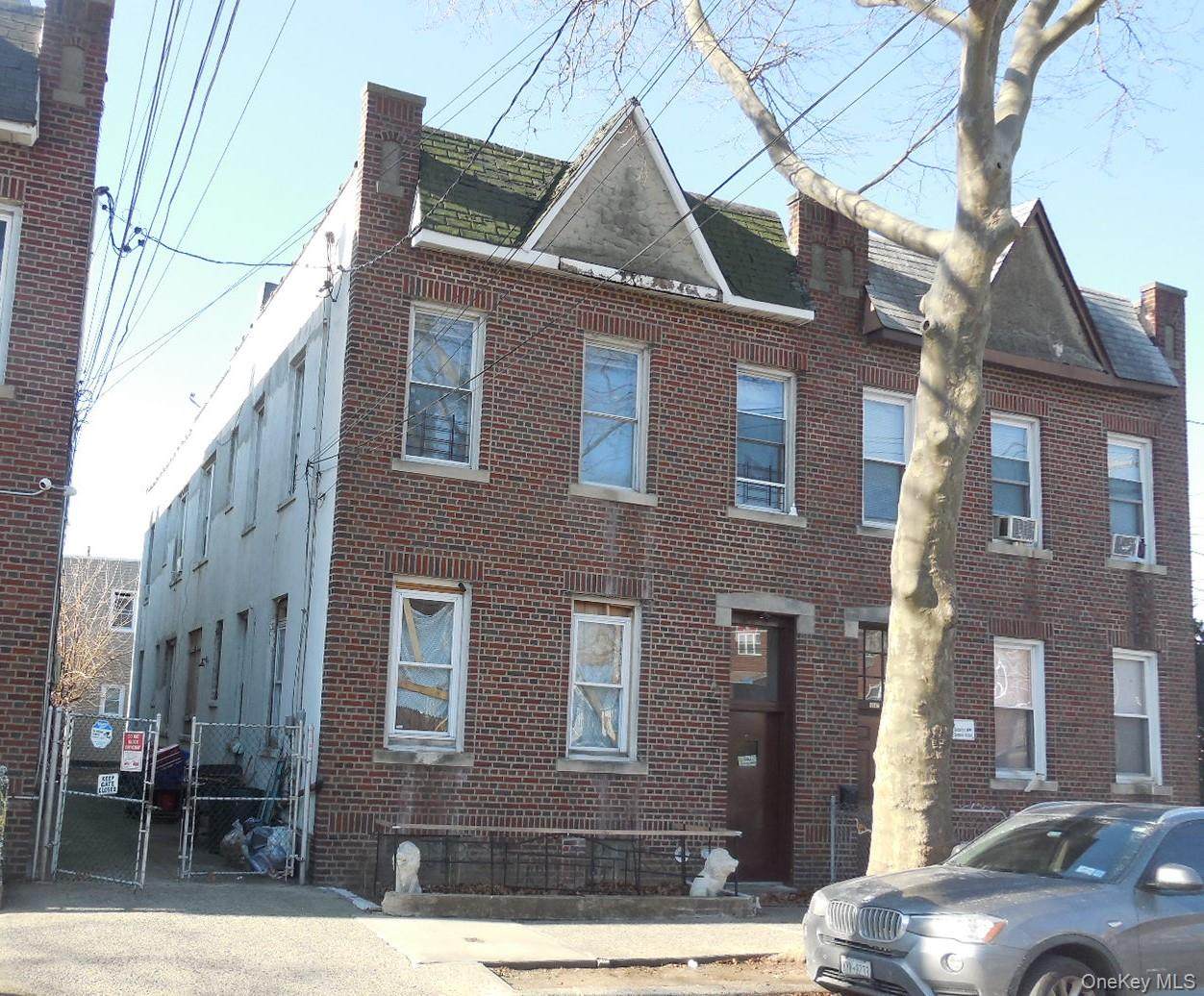 1539 Mayflower Avenue - Photo 1