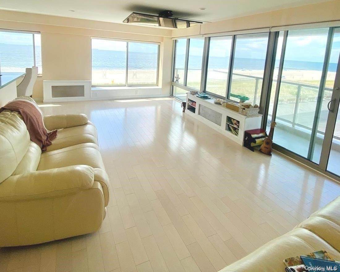 170 Broadway - Photo 1