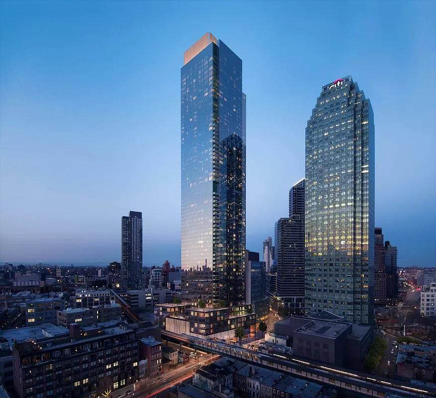 3 Court Square - Photo 1