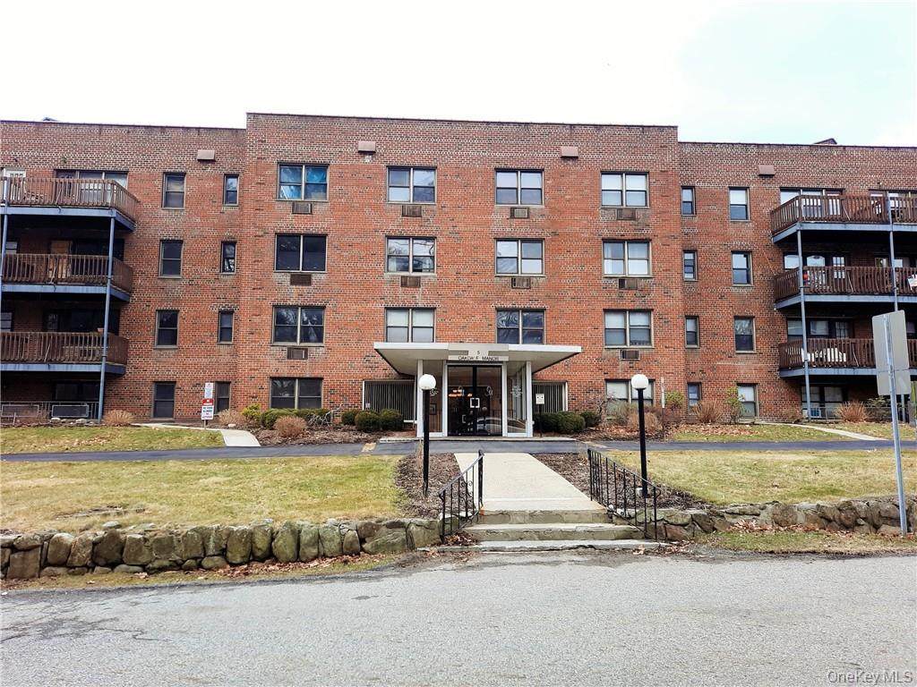 5 Oakdale Manor - Photo 1