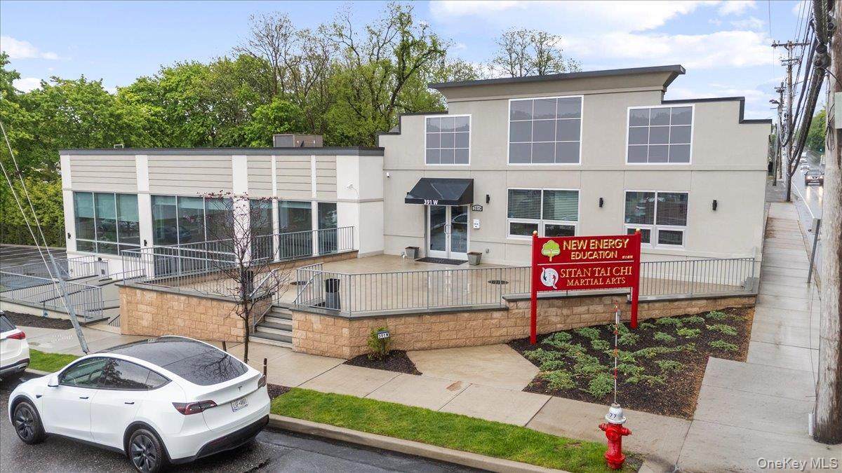 391 Jericho Turnpike - Photo 1