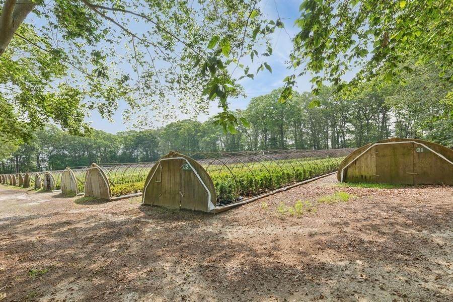 550 / 538 Herricks Lane - Photo 1