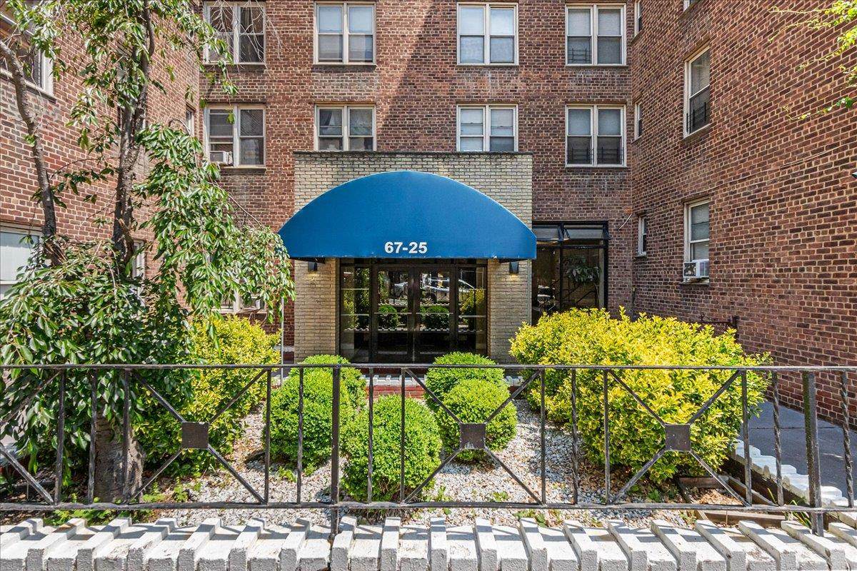 67-25 Dartmouth Street - Photo 1