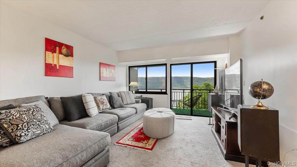 1020 Warburton Avenue - Photo 1