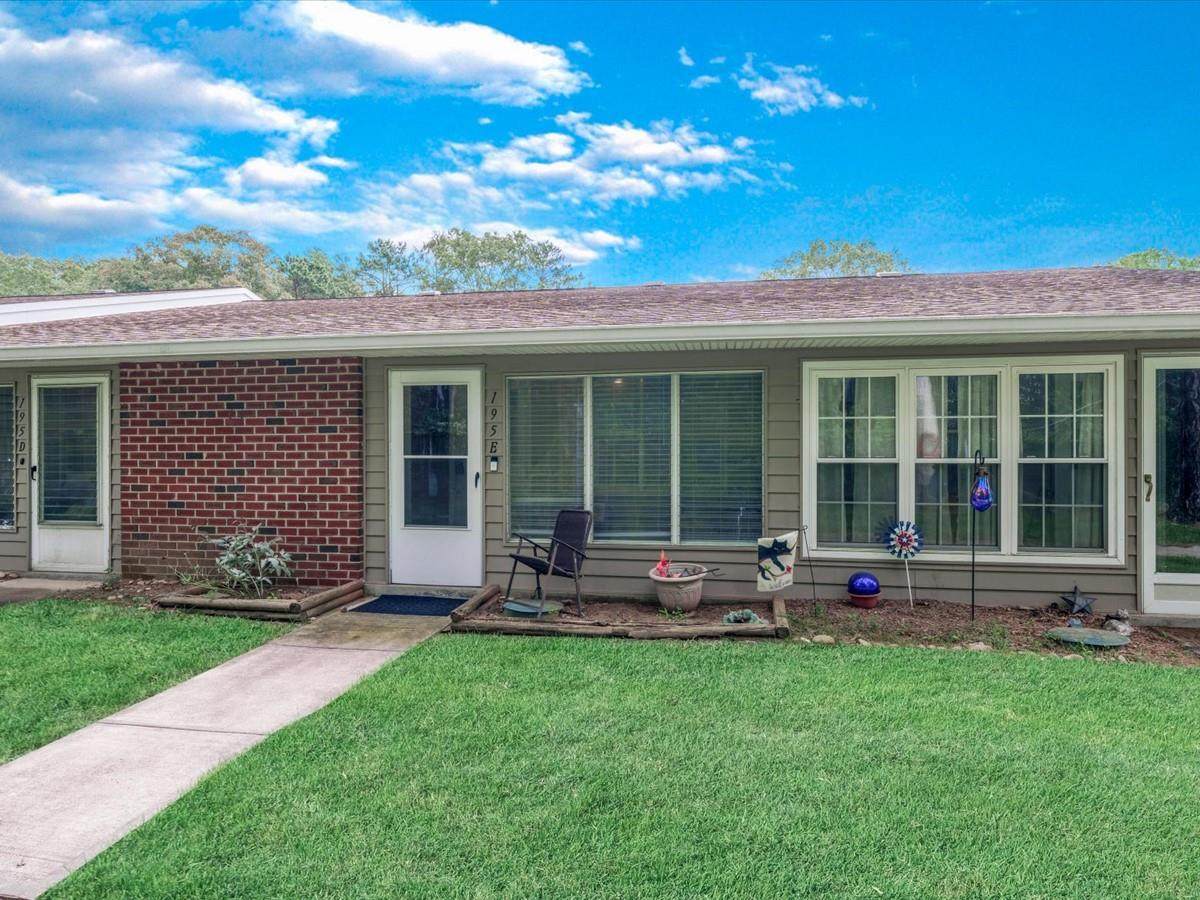 195 E Newcastle Court - Photo 1