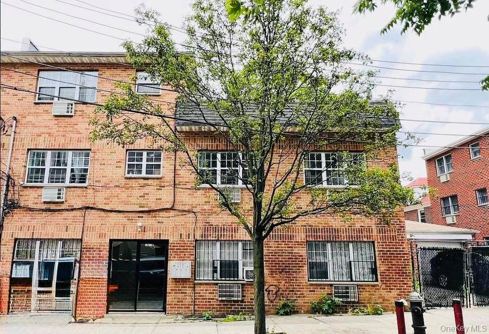 109-12 Westside Avenue - Photo 1