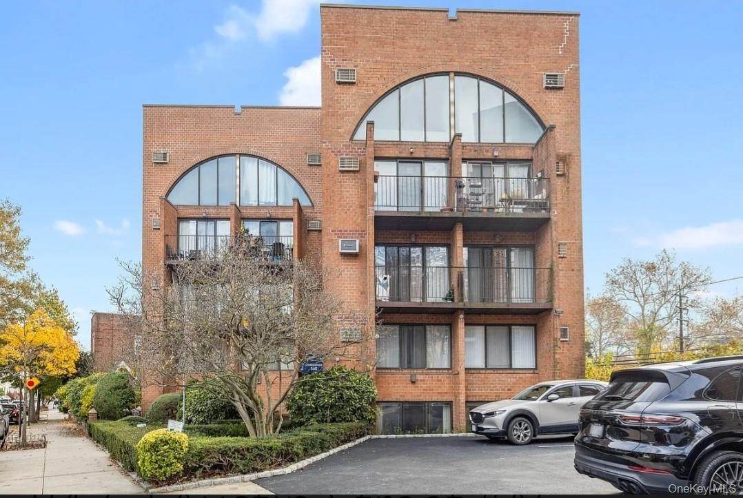 84-62 Austin Street - Photo 1