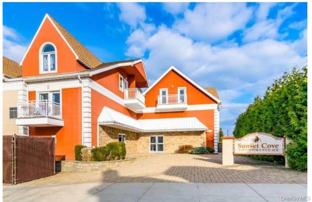 1490 Outlook Avenue - Photo 1