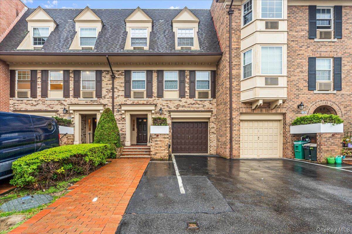 208-06 Robert Road - Photo 1