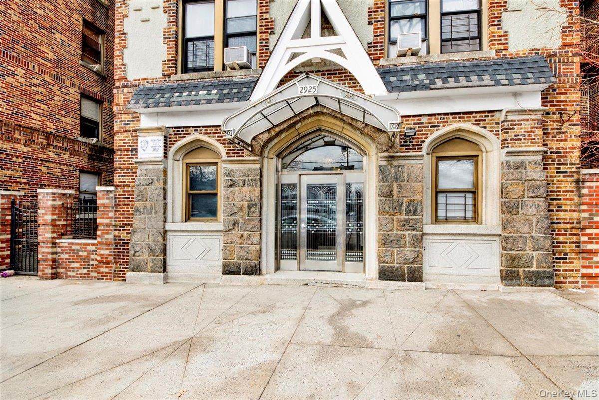 2925 Matthews Avenue - Photo 1