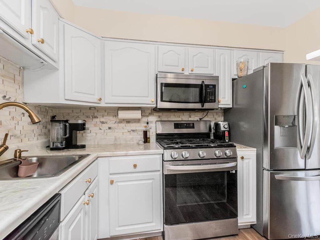 380 Broadway - Photo 1