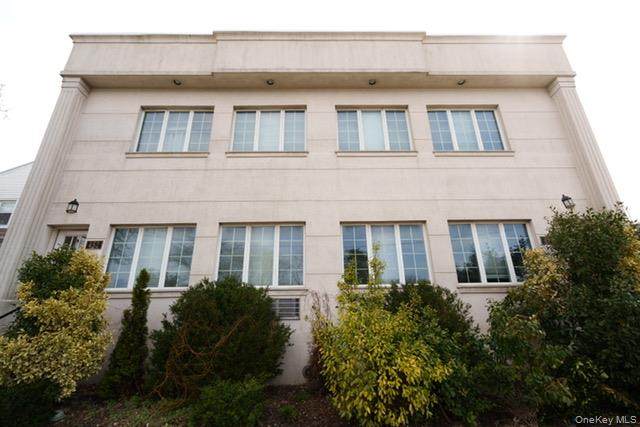 450 E Park Avenue - Photo 1