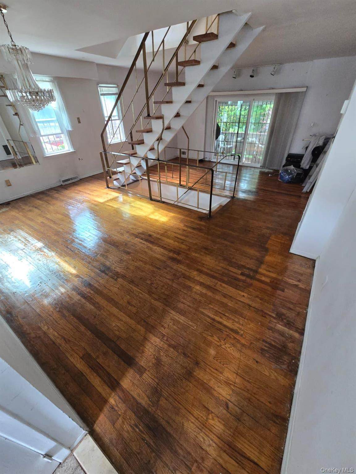 1611 Plainview Avenue - Photo 1