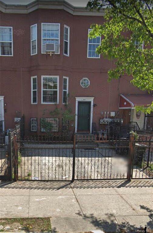 1052 Kelly Street - Photo 1