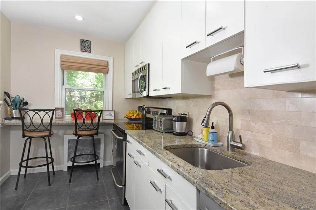 140 Broadway - Photo 1