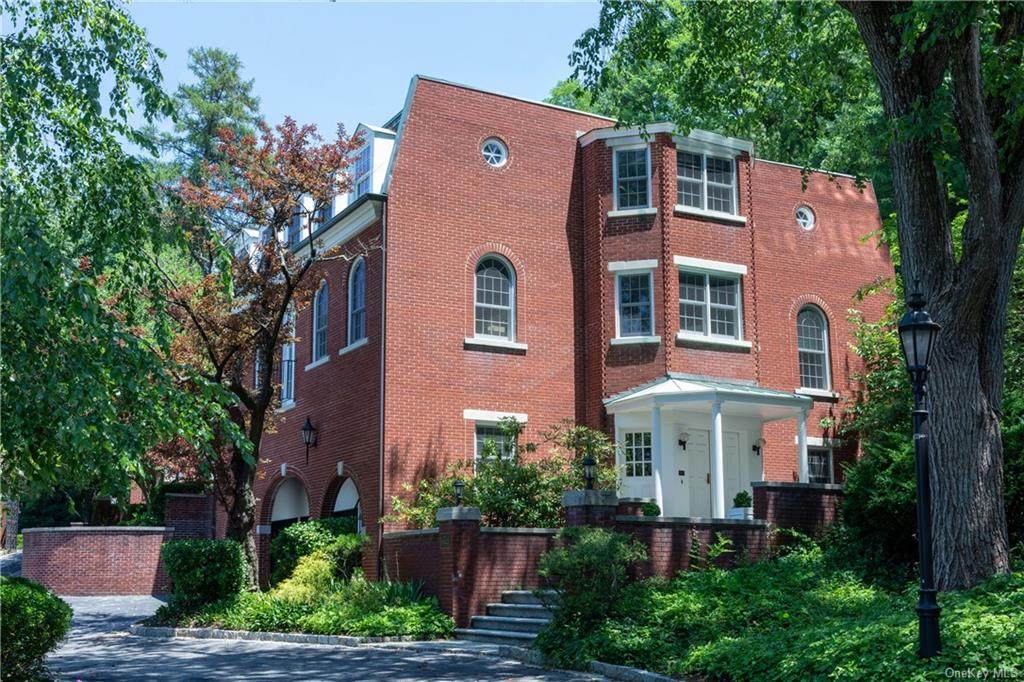 152 Broadway - Photo 1