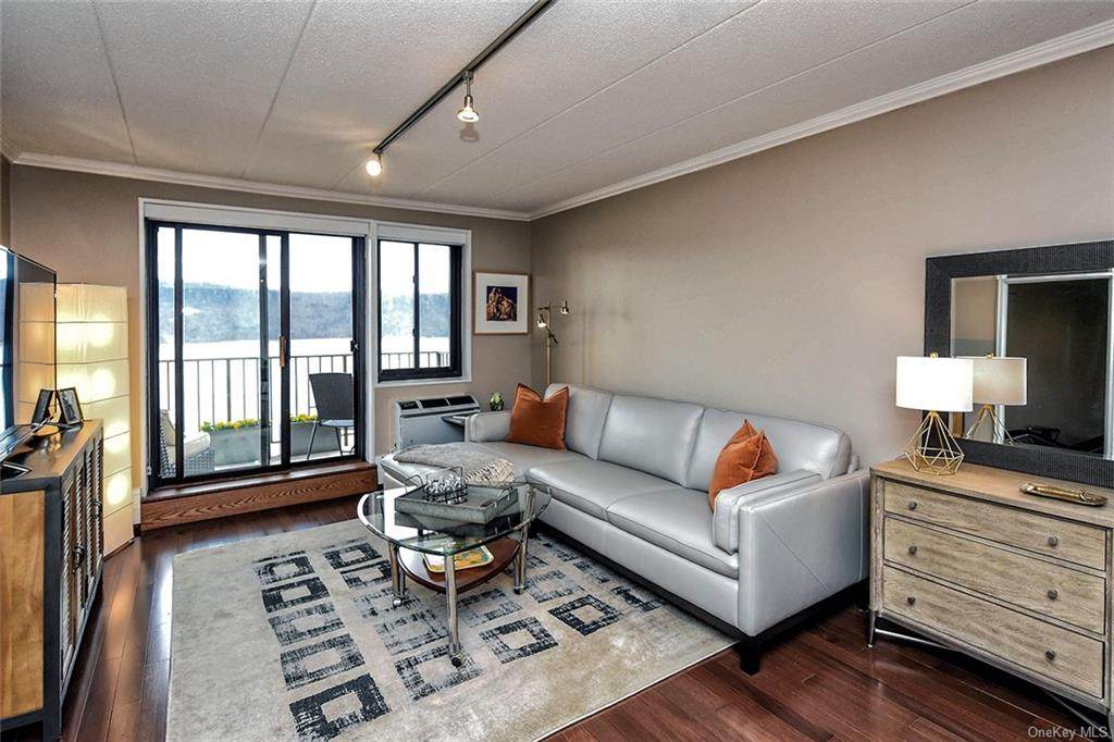 1085 Warburton Avenue - Photo 1