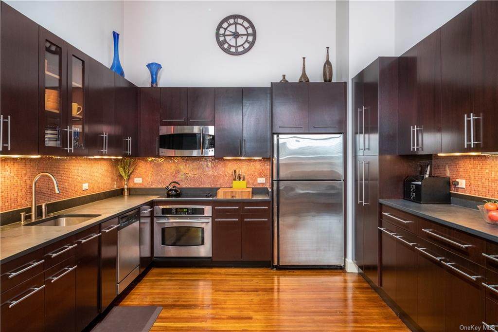 25 Leroy Place - Photo 1