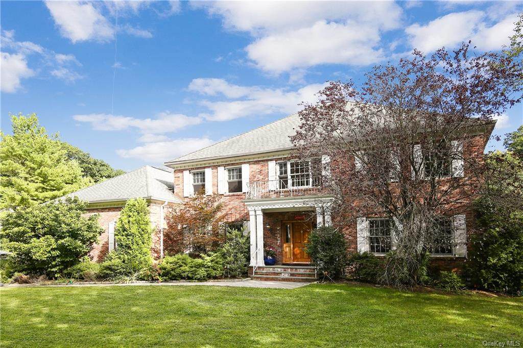 38 Saxon Woods Road - Photo 1
