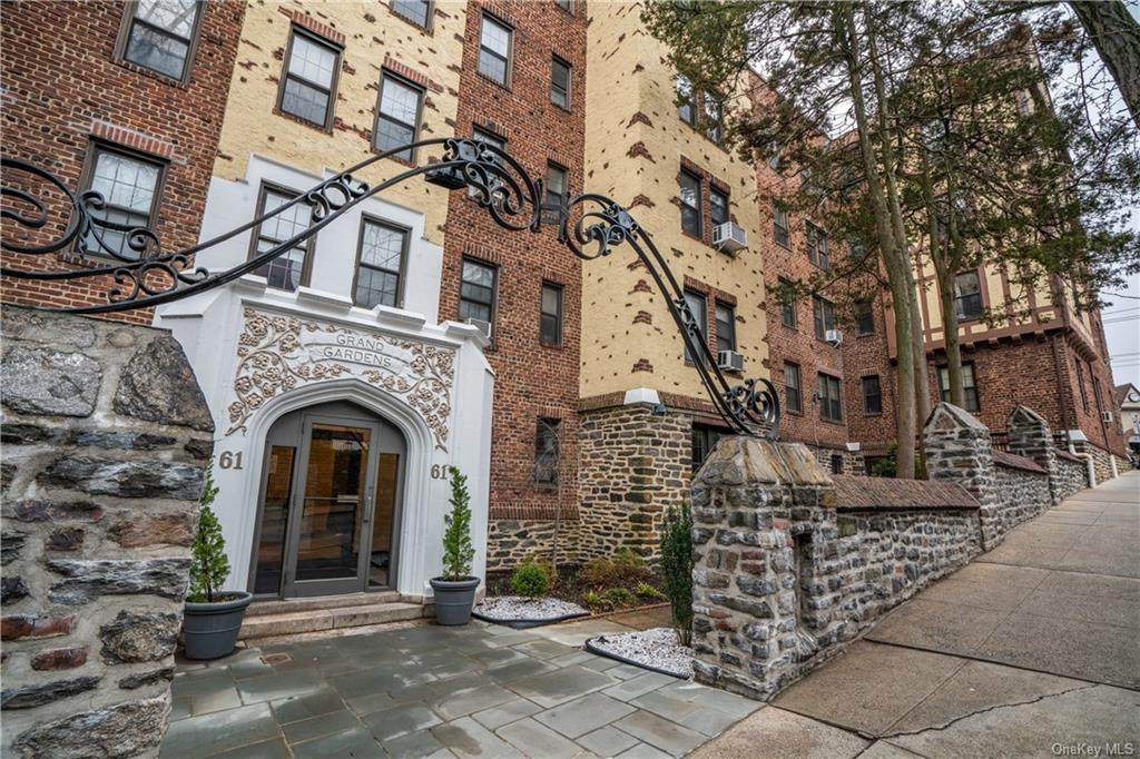 61 Grand Street - Photo 1