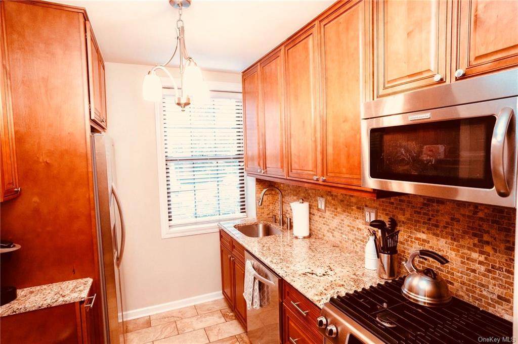 808 Bronx River Road - Photo 1