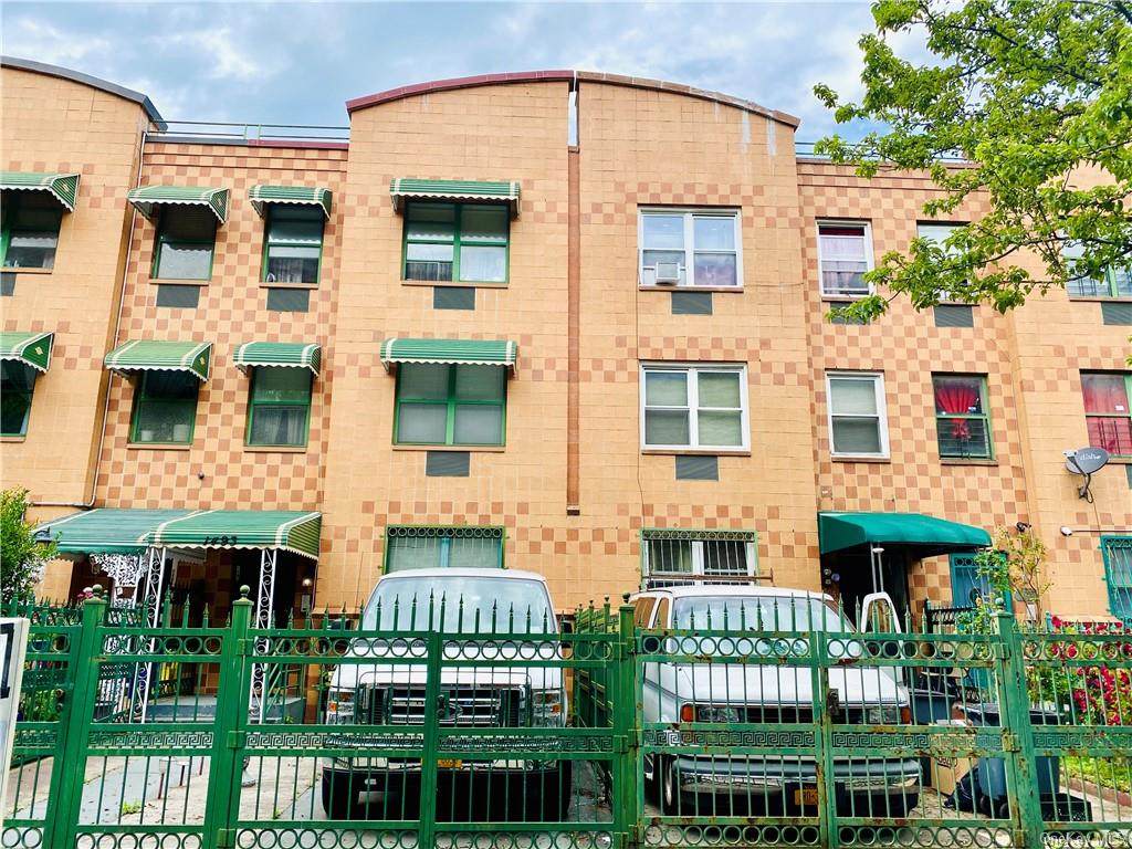 1495 Crotona Place - Photo 1