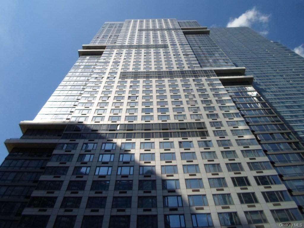 635 42nd Street - Photo 1