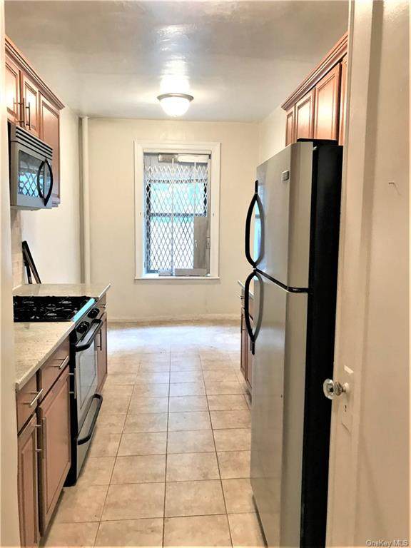 2925 Matthews Avenue - Photo 1