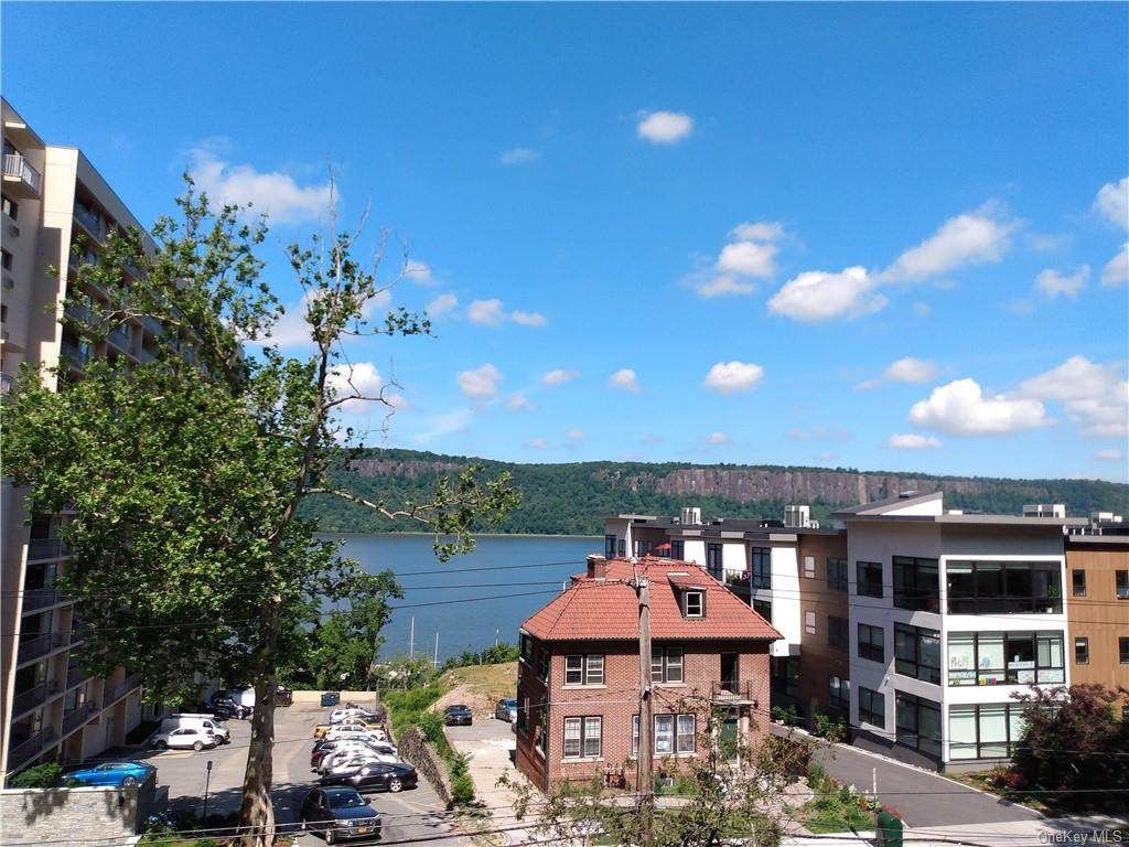 1120 Warburton Avenue - Photo 1